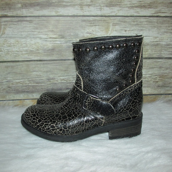 Mally Black Textured Leather Ankle Boots - Picture 4 of 8